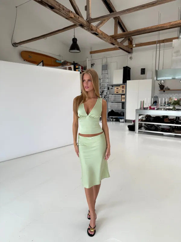 Silky skirt - lys grøn sold by Venderbys