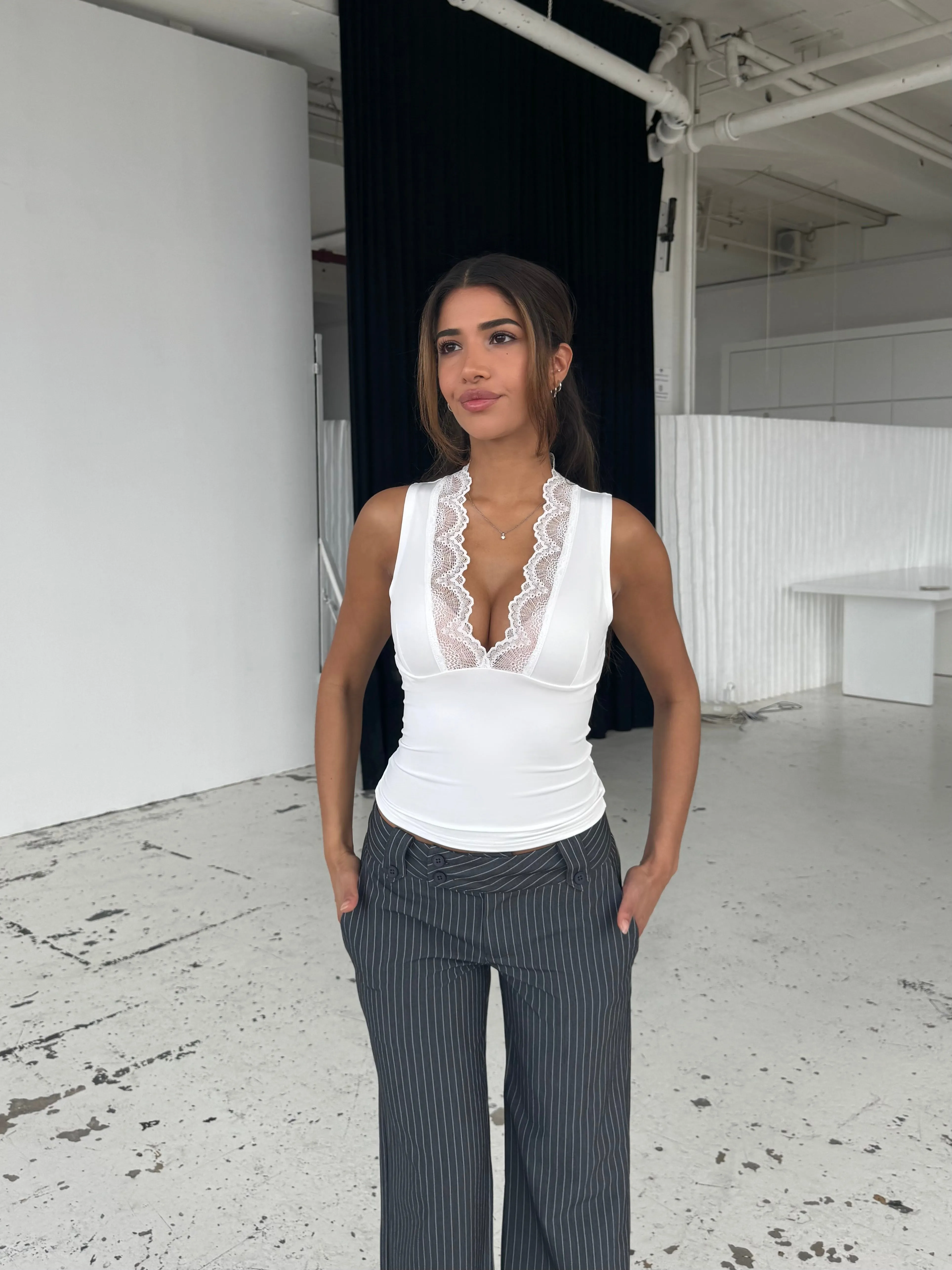 Lucia basic lace top - hvid sold by Venderbys