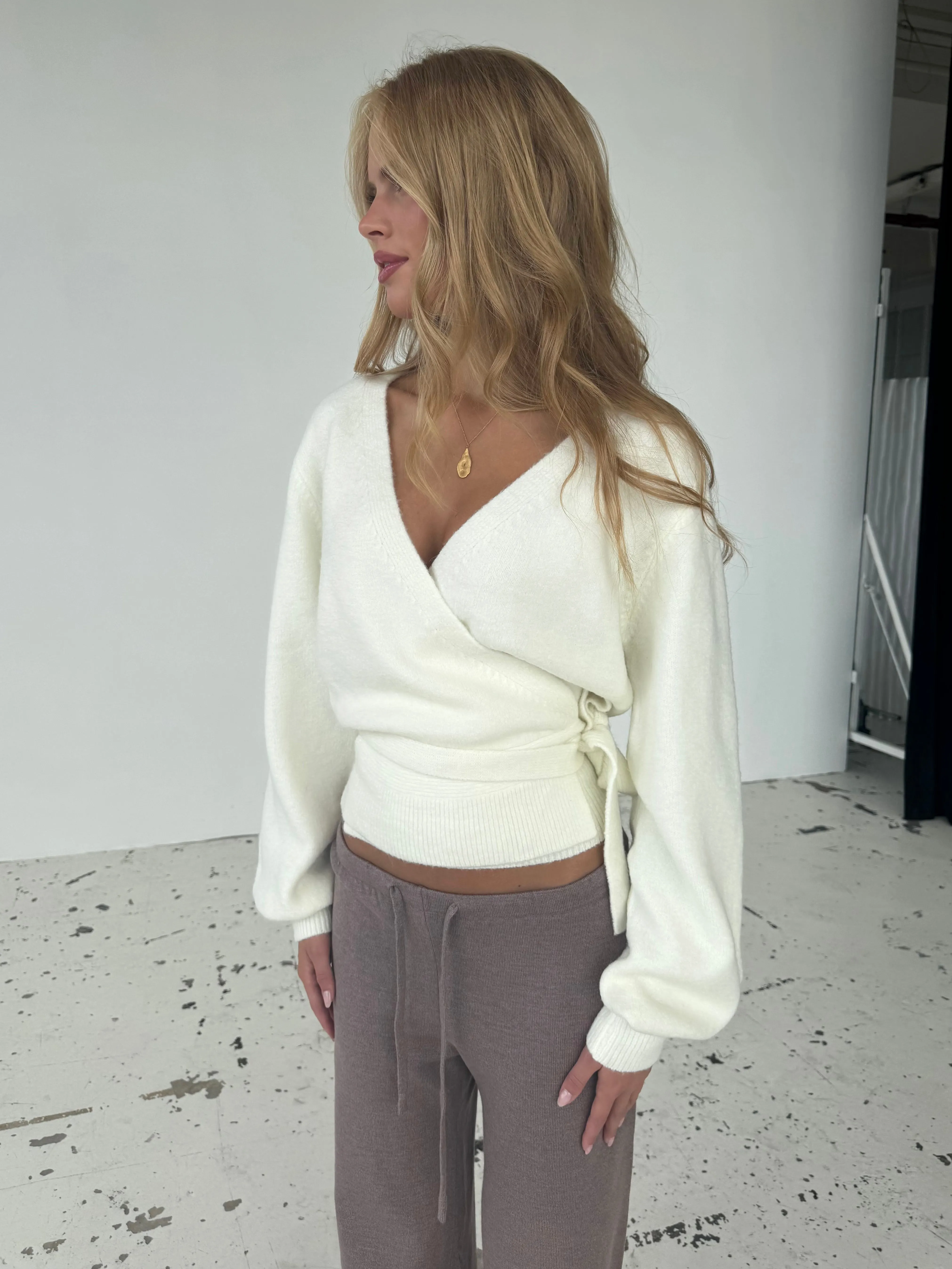 Wool blend wrap cardigan - hvid sold by Venderbys product image thumbnail 2