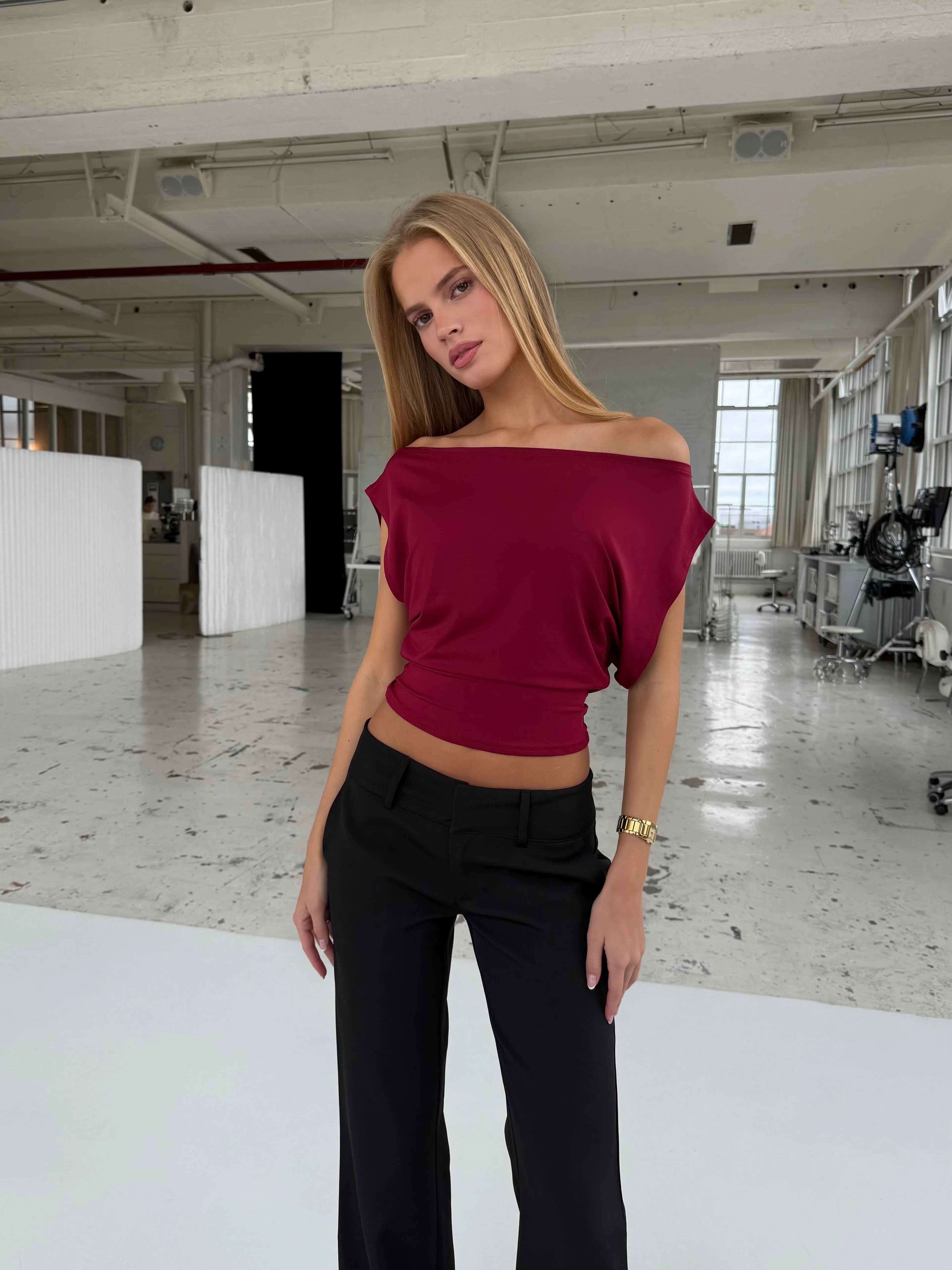 Hera basic top - mørk rød sold by Venderbys product image thumbnail 3