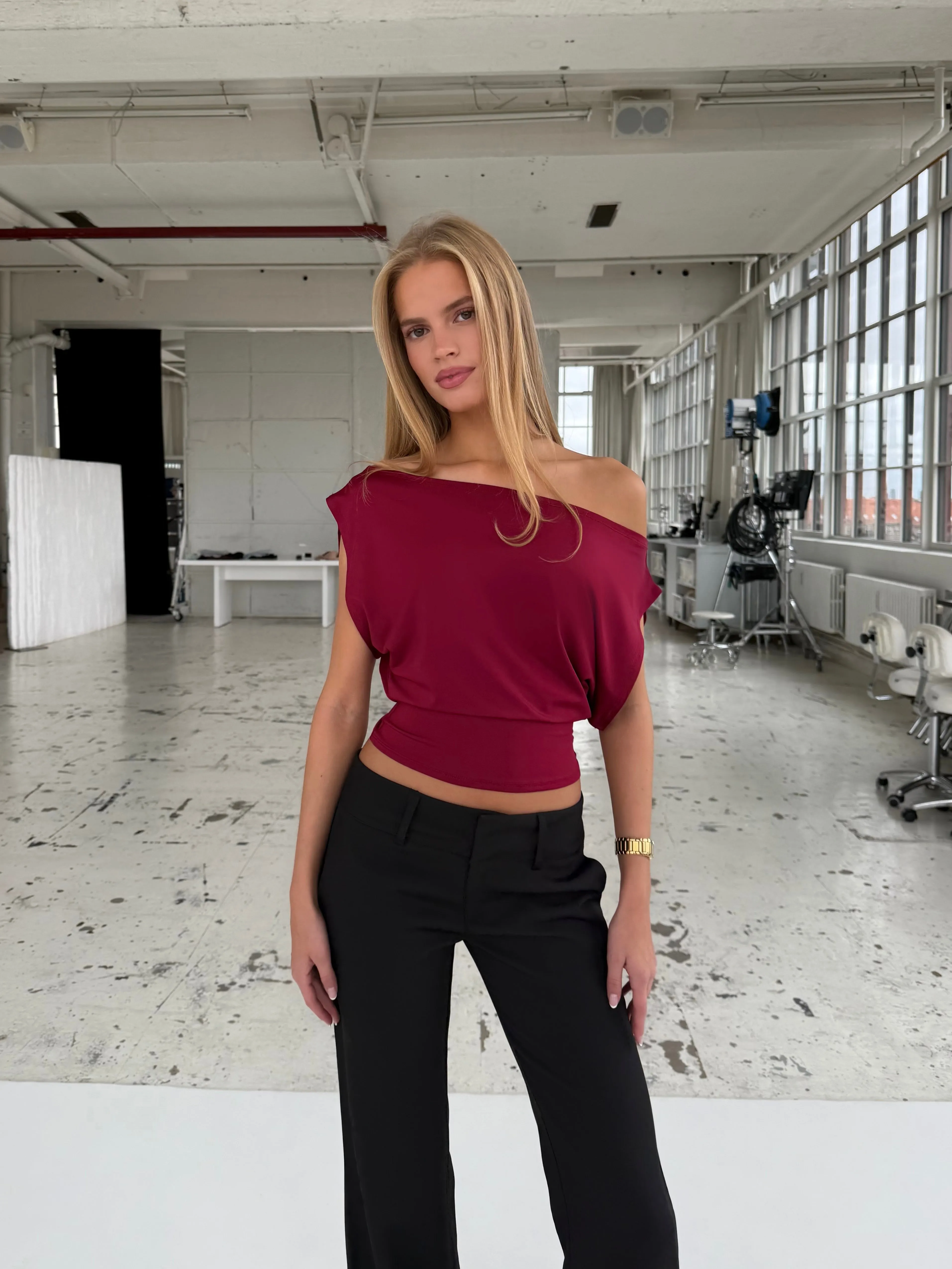 Hera basic top - mørk rød sold by Venderbys