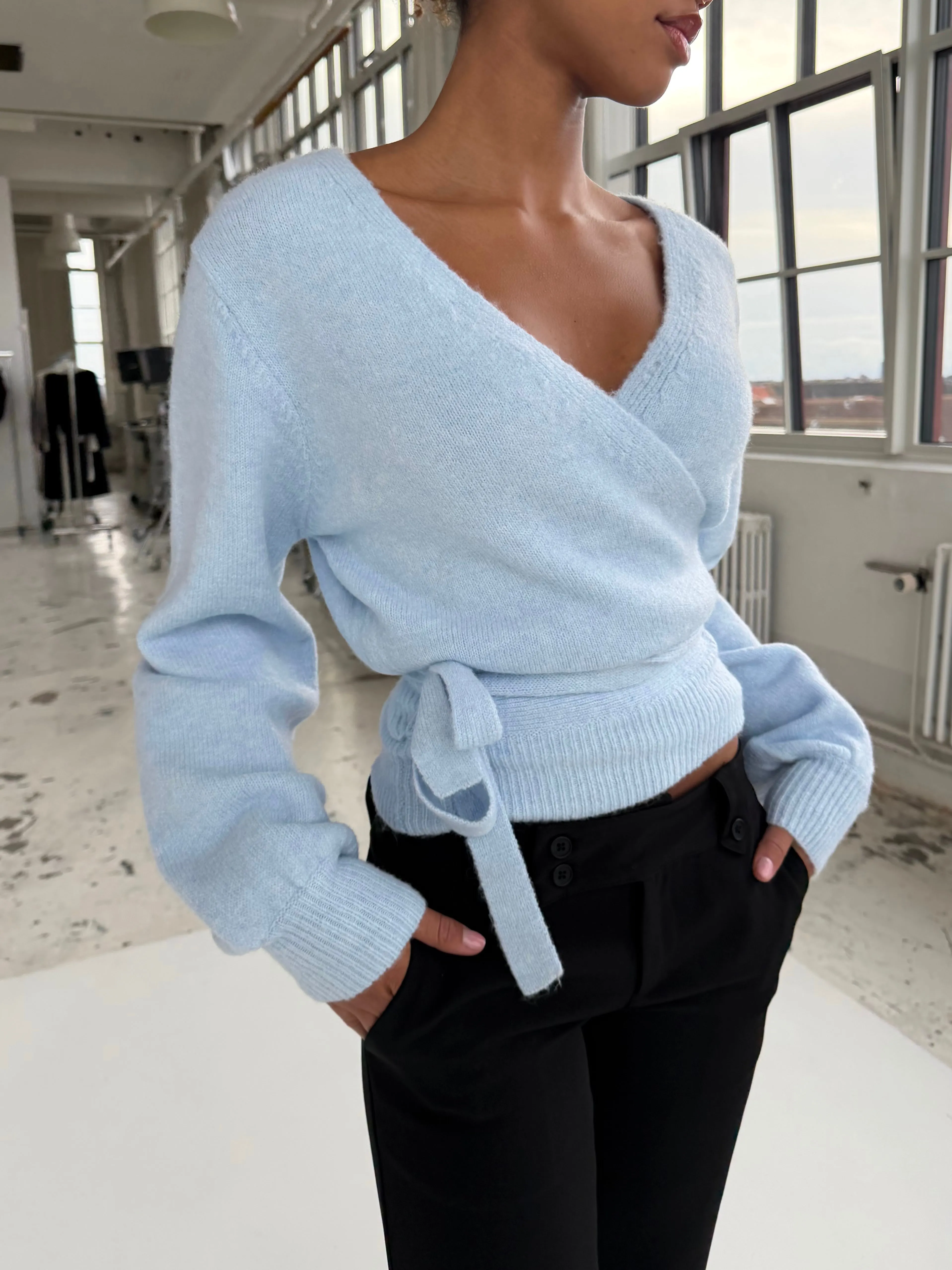 Wool blend wrap cardigan - lys blå sold by Venderbys