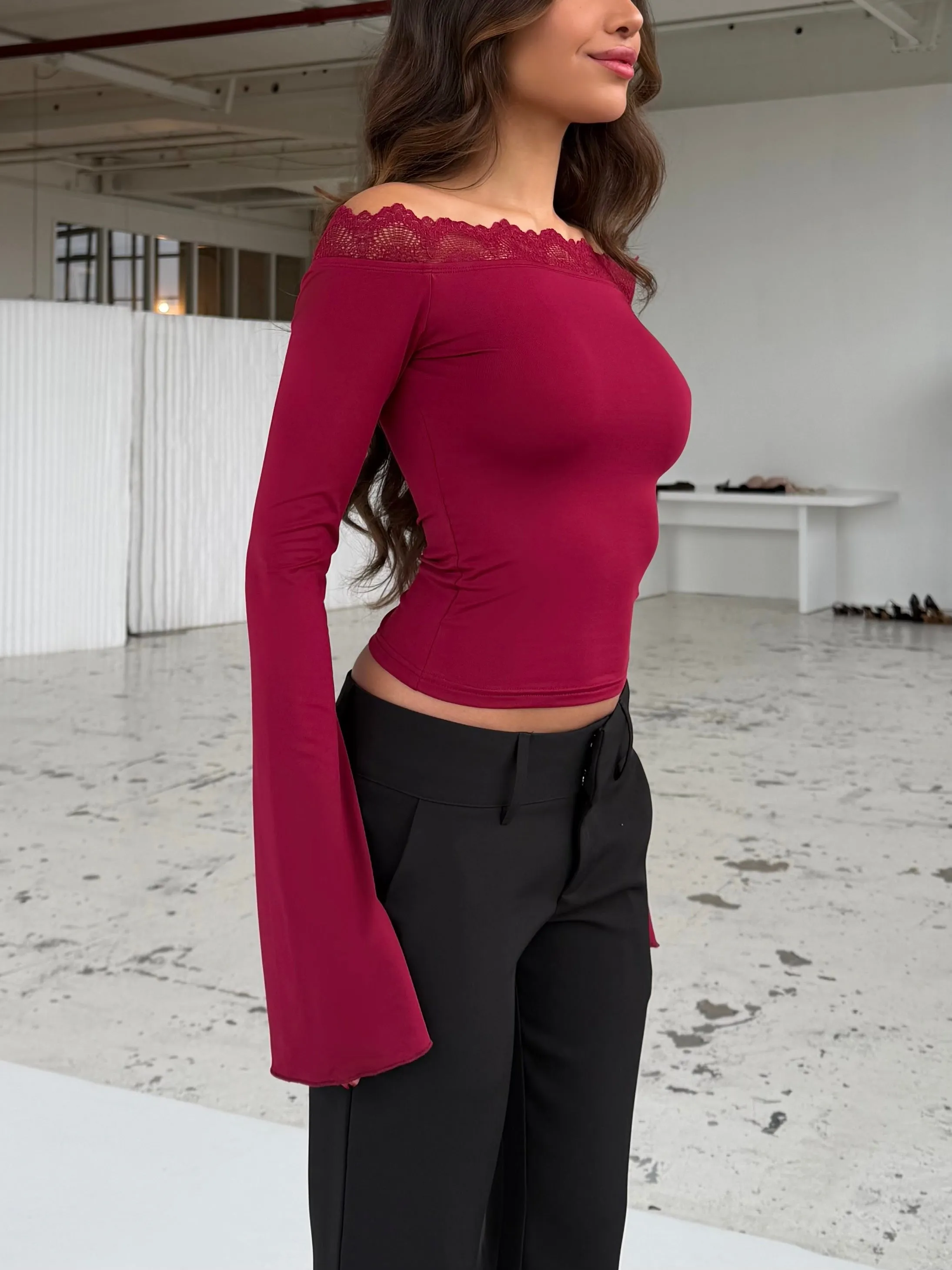 Bari basic lace top - mørk rød (forudbestilling) sold by Venderbys product image thumbnail 5