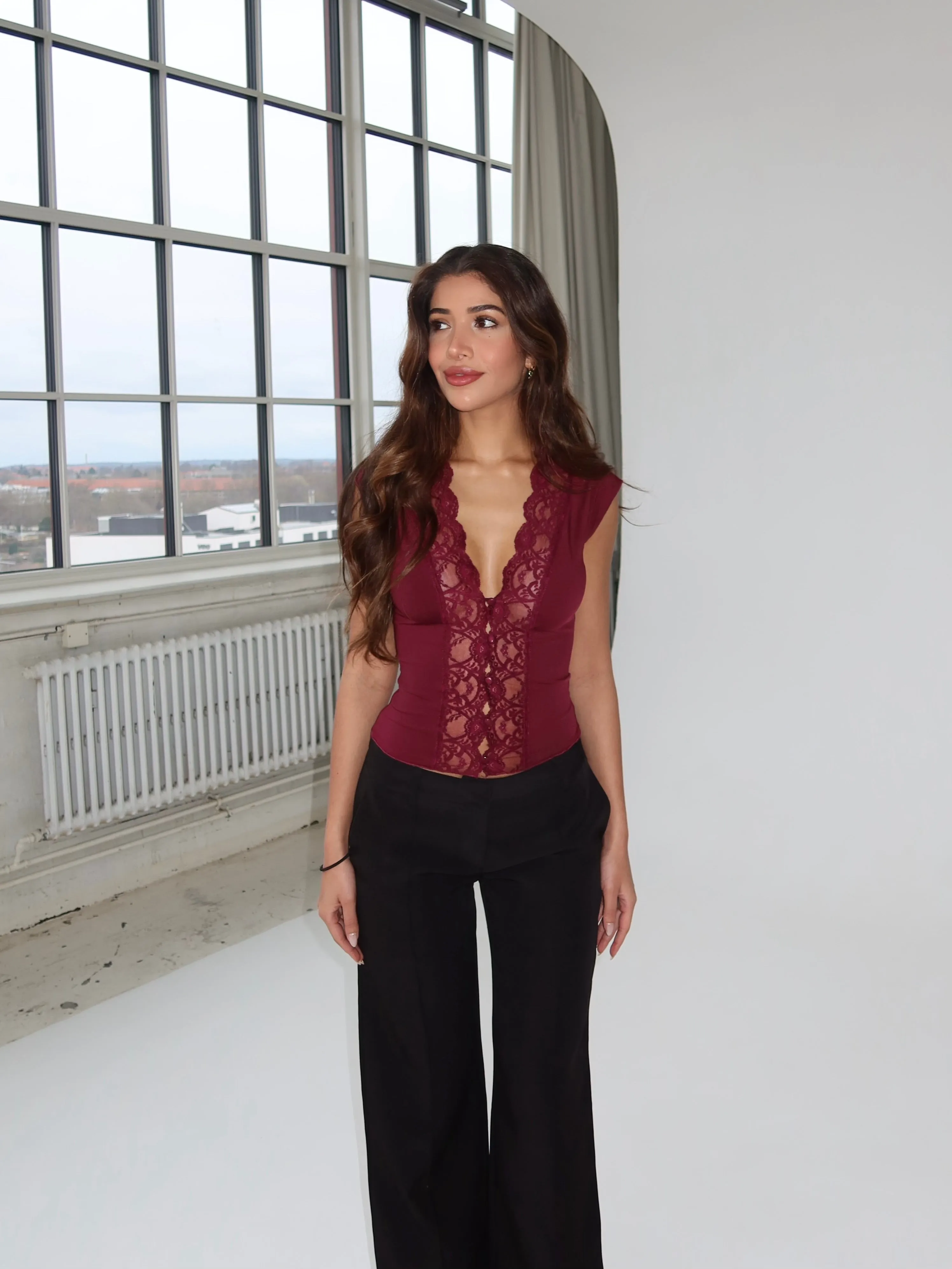 Pretty Luna basic tee - bordeaux sold by Venderbys