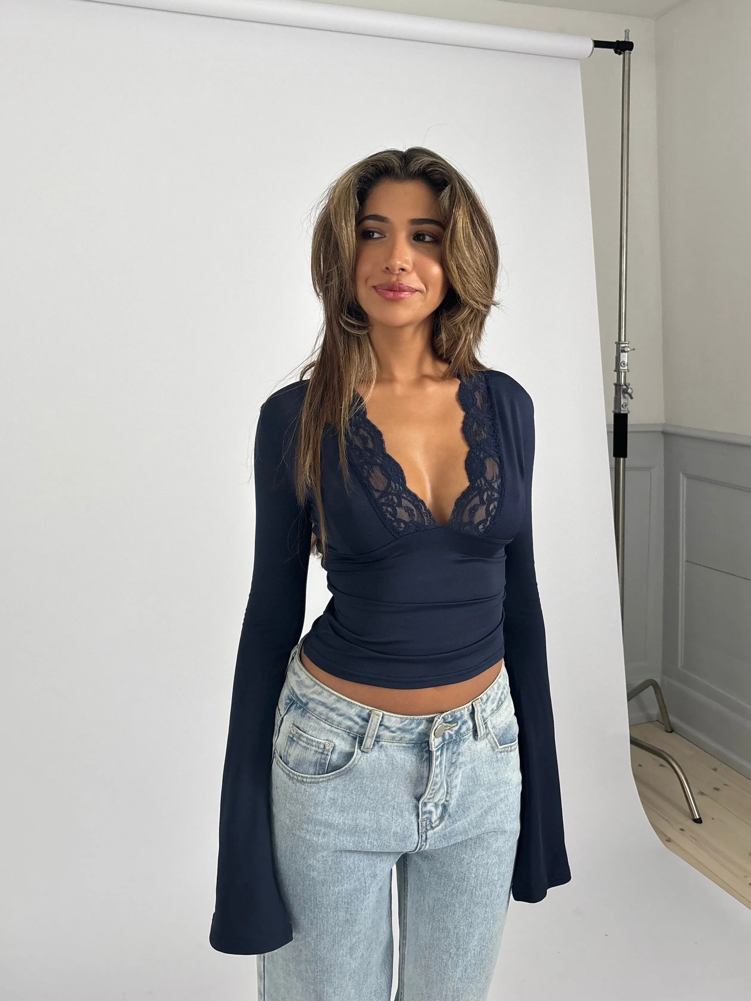 Pretty basic lace top - mørk blå sold by Venderbys product image thumbnail 3