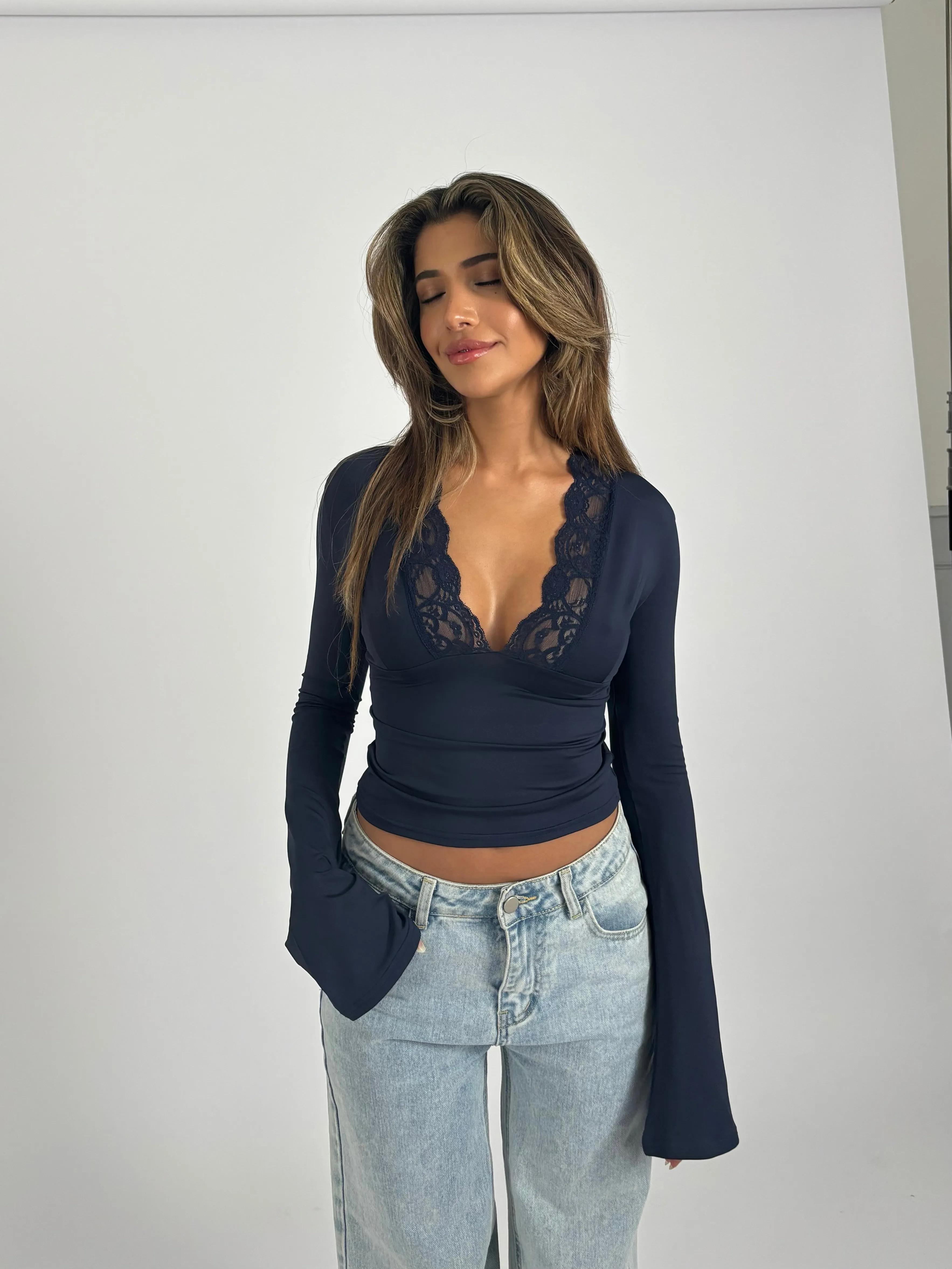 Pretty basic lace top - mørk blå sold by Venderbys product image thumbnail 2