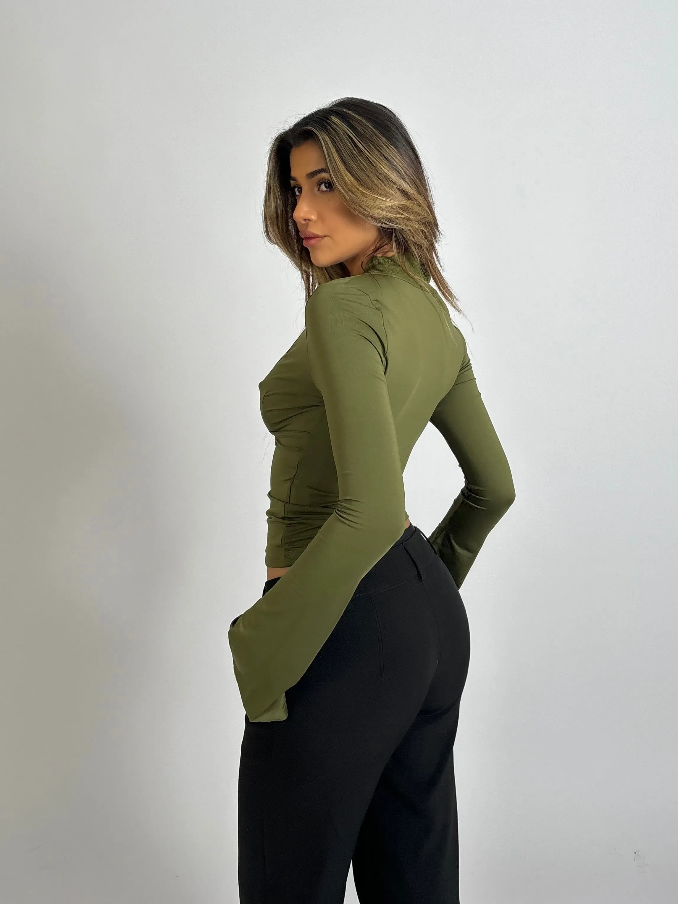 Pretty basic lace top - army grøn sold by Venderbys product image thumbnail 4