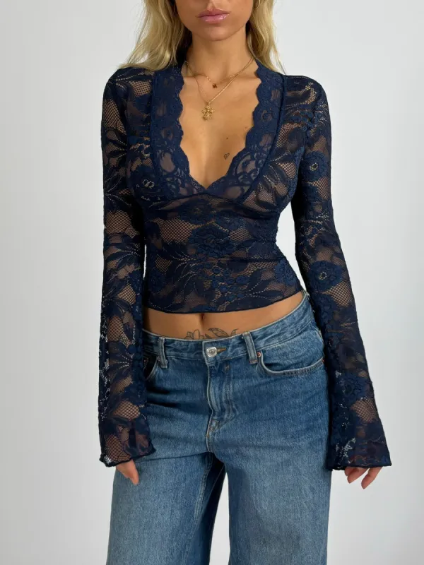 Pretty lace top - mørk blå sold by Venderbys