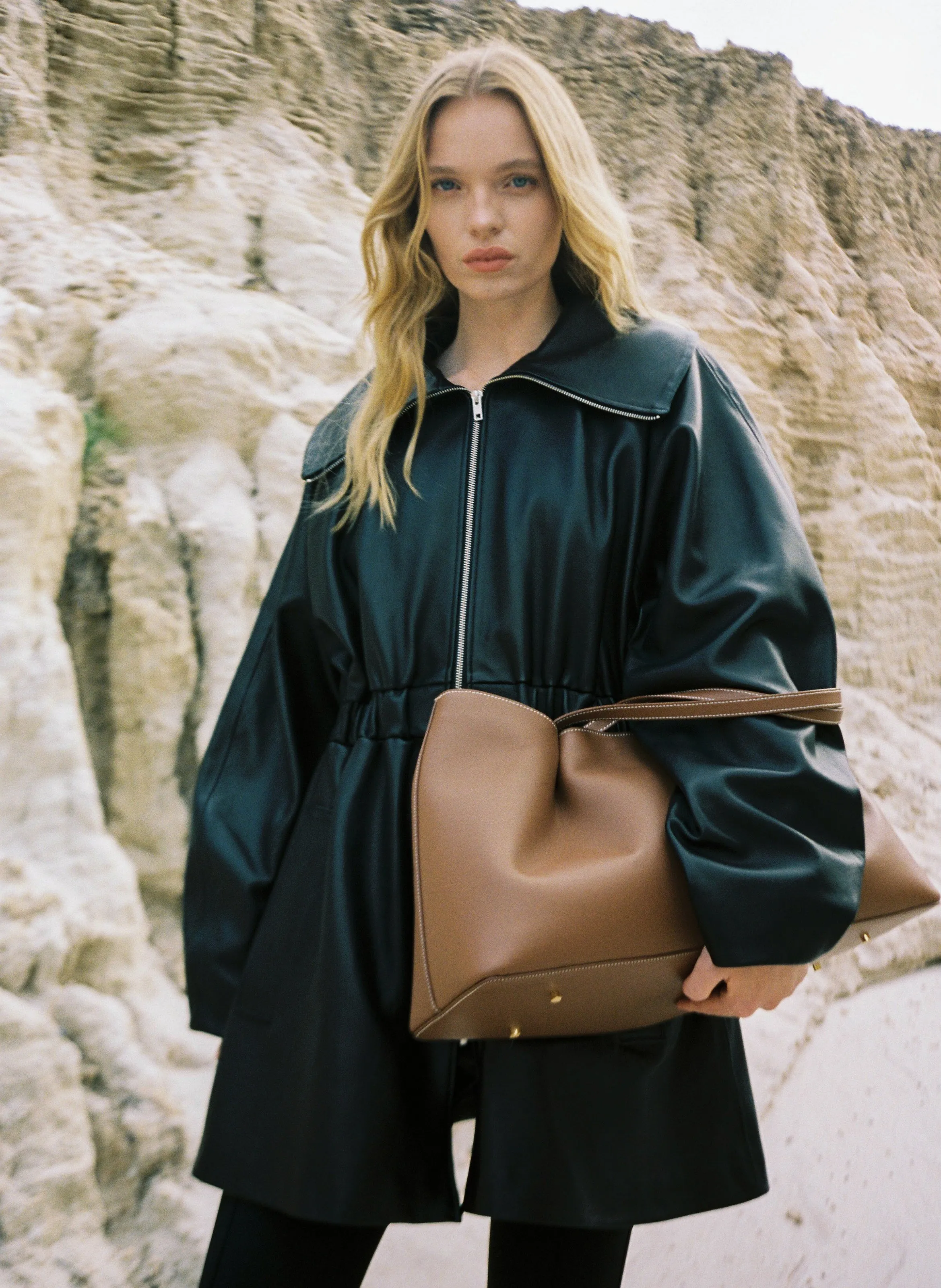 Dimple Tote Leather Cognac/White Stitches sold by Elleme product image thumbnail 2