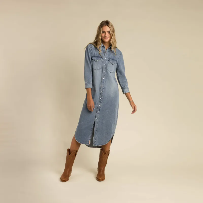 The Annie Pearl Snap Shirtdress sold by Sendero Provisions CO