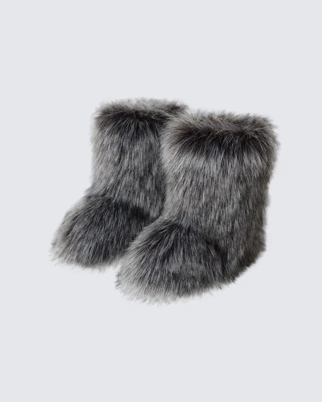 KIIKIO Fuzzy Snow Boots sold by KIIKIO