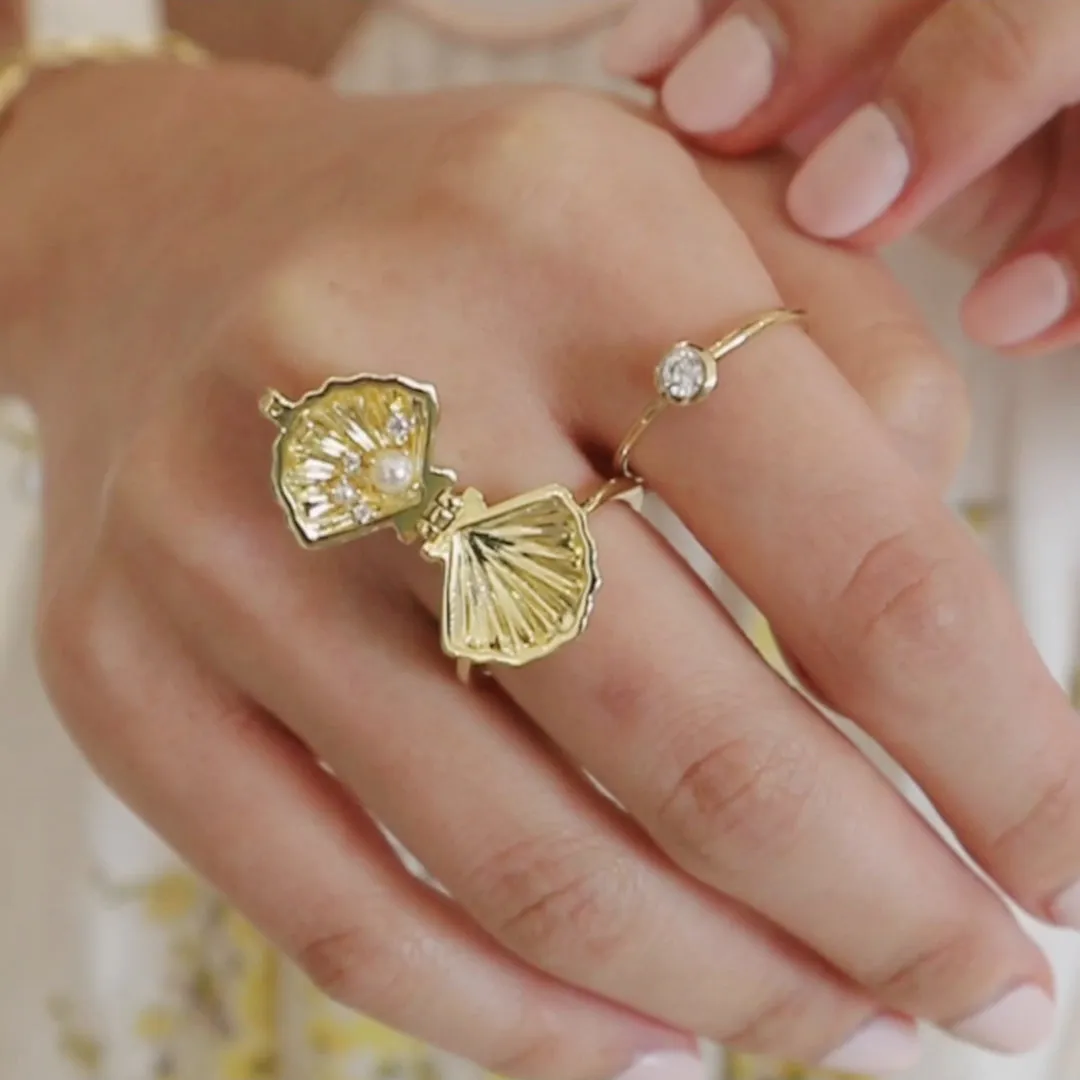 Sundaze Shell Gold Locket Ring sold by Wanderlust and Co product image thumbnail 4