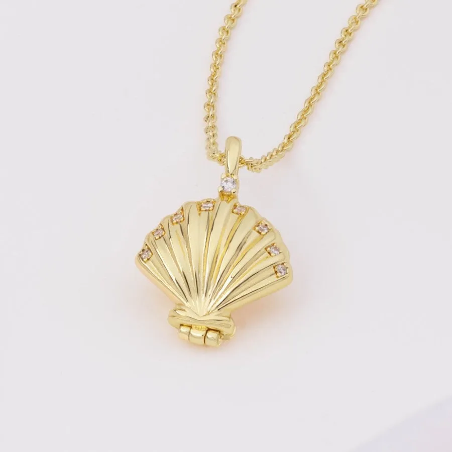 Sundaze Shell Locket Gold Necklace sold by Wanderlust and Co product image thumbnail 2
