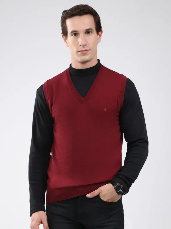 Luxuria Men Maroon Solid V Neck Sleeveless Sweater made by Monte Carlo
