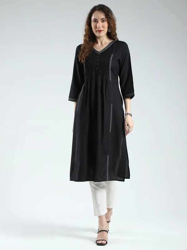 Women Black Solid V Neck 3/4th Sleeve Kurti sold by Monte Carlo