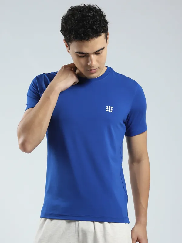 Rock.it Men Blue Solid Round Neck Half Sleeve T-Shirt made by Monte Carlo