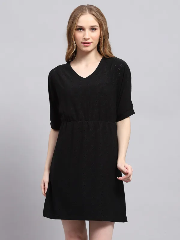 Women Black Self Design V Neck Half Sleeve Tunic sold by Monte Carlo