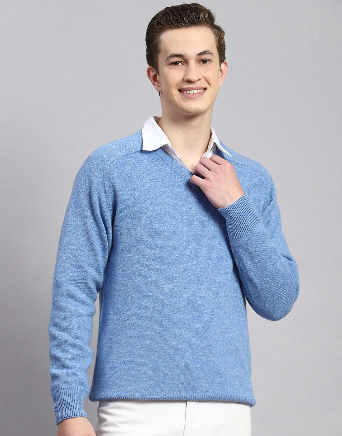 Men Blue Solid V Neck Full Sleeve Pullover sold by Monte Carlo product image thumbnail 4