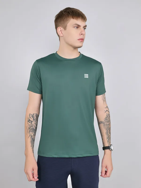 Rock.it Men Green Solid Round Neck Half Sleeve T-Shirt made by Monte Carlo