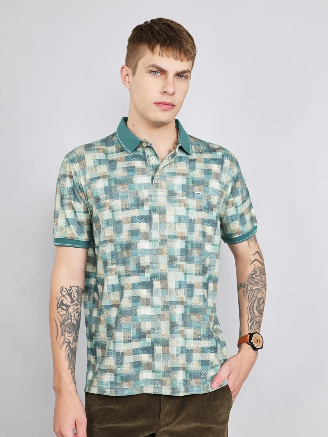 Men Green Colourblocked Collar Half Sleeve T-Shirt sold by Monte Carlo