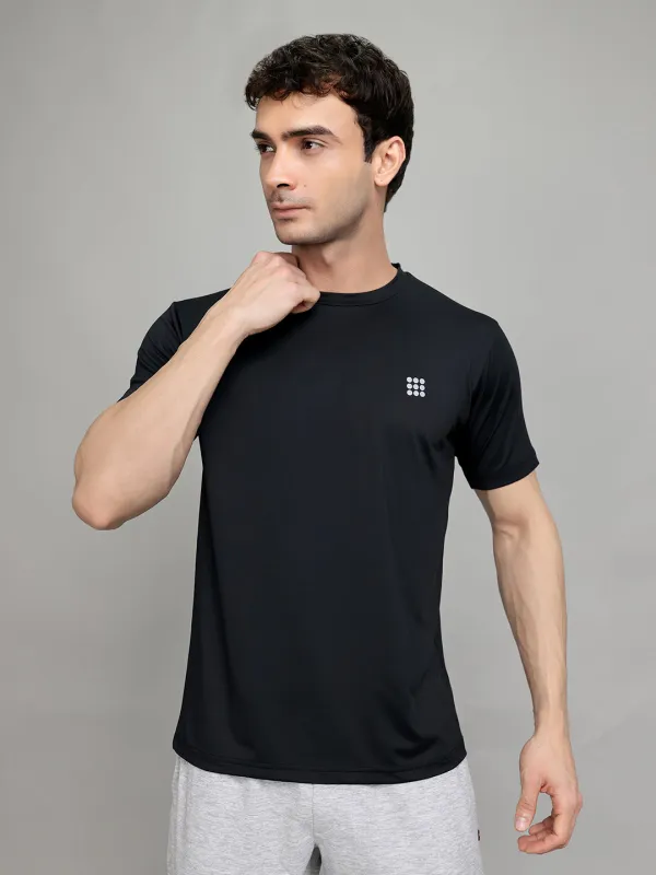 Rock.it Men Black Solid Round Neck Half Sleeve T-Shirt made by Monte Carlo