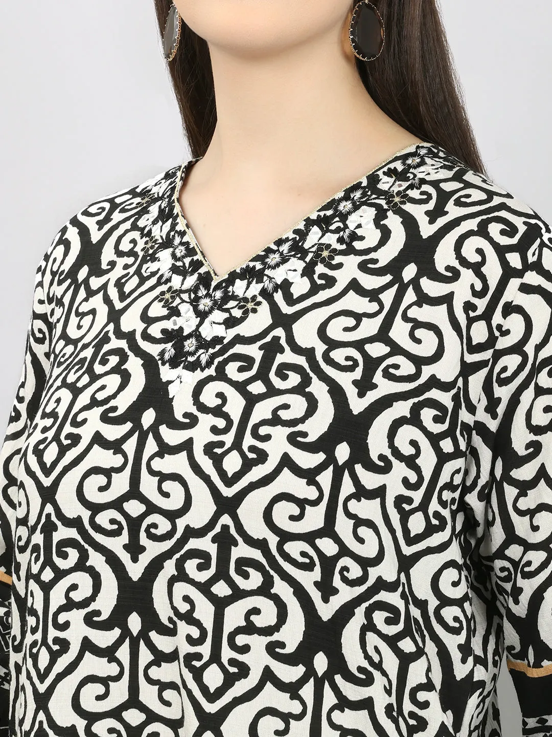 Women Black Printed V Neck Half Sleeve Kurti Set sold by Monte Carlo product image thumbnail 5