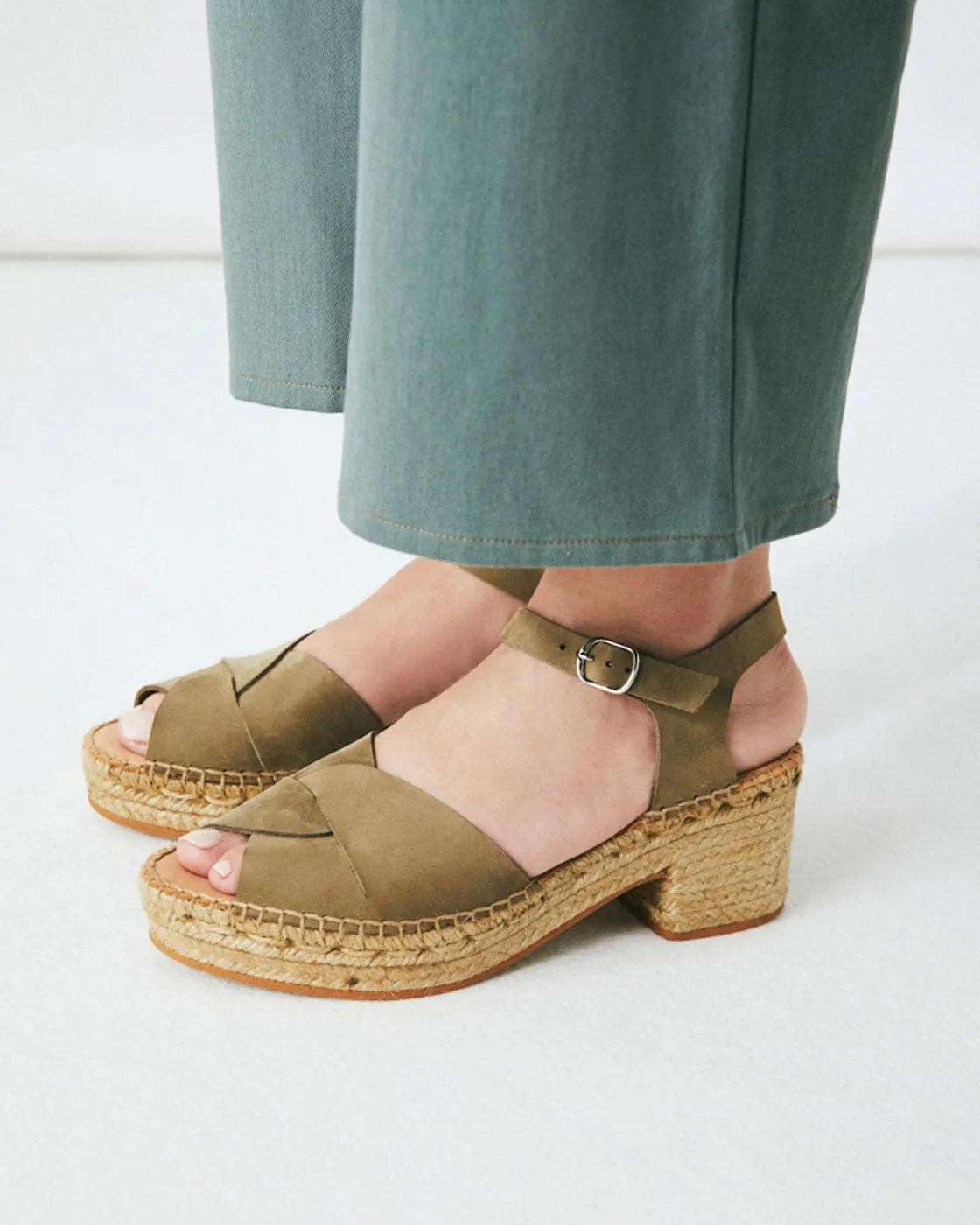 Archivo Buldo Oliva sold by NAGUISA product image thumbnail 2