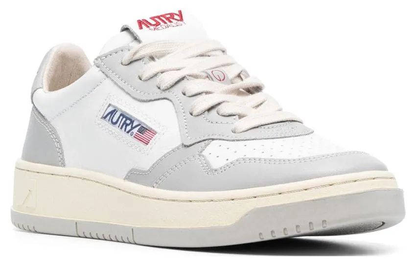 (WMNS) AUTRY Medalist Low Leather 'White Grey and Red Logo' AULW-CCC1 sold by KicksCrew product image thumbnail 2