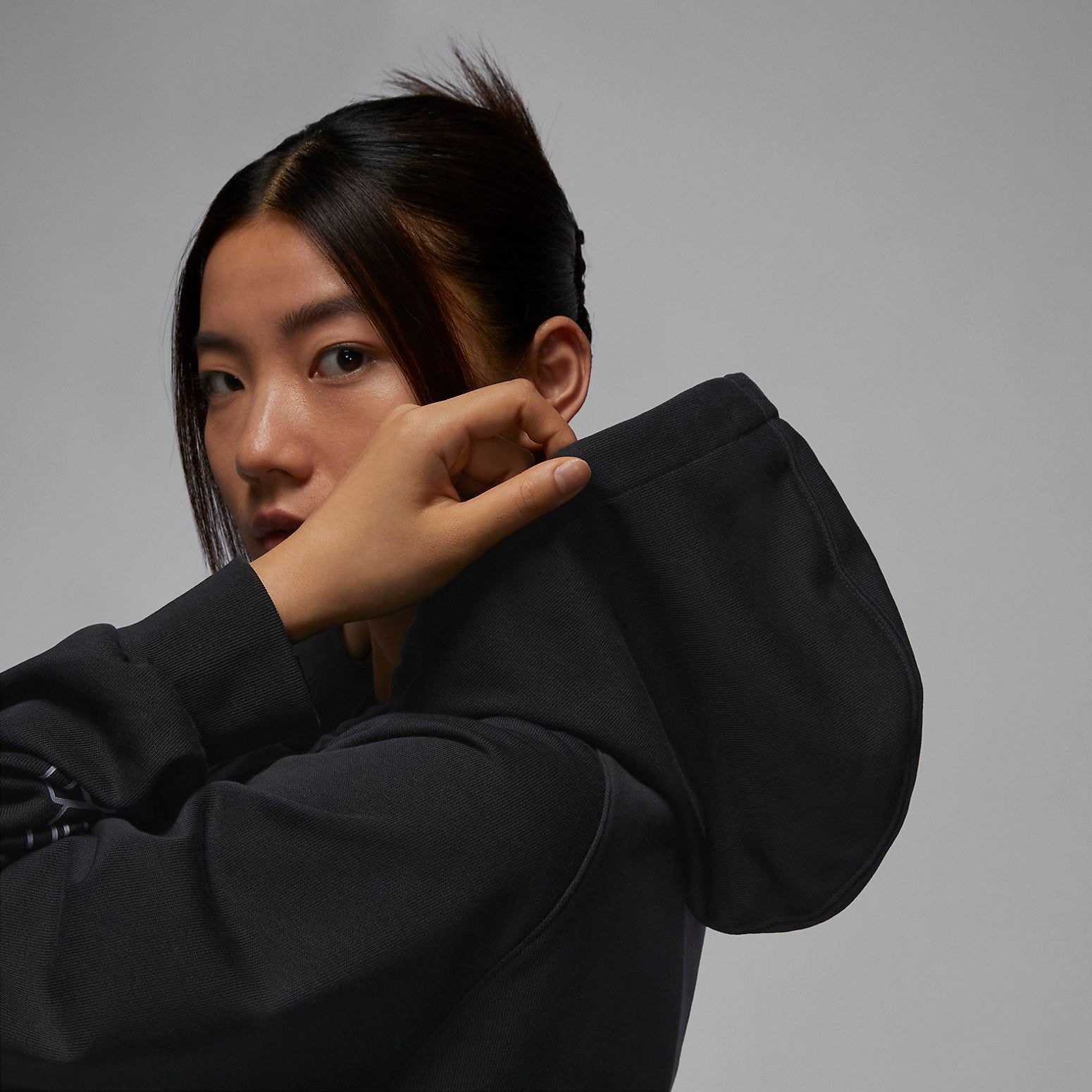 Air Jordan Sport Graphic Fleece Hoodie Asia Sizing 'Black' FD7374-010 sold by KicksCrew product image thumbnail 5