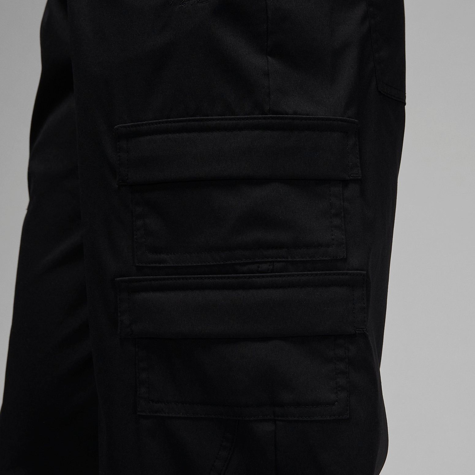 (WMNS) Air Jordan Chicago Pants 'Black' DZ3349-010 sold by KicksCrew product image thumbnail 3