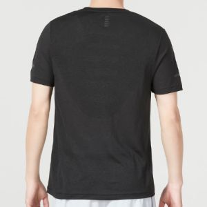 Under Armour Seamless Stride Short Sleeve 'Black' 1375692-001 sold by KicksCrew