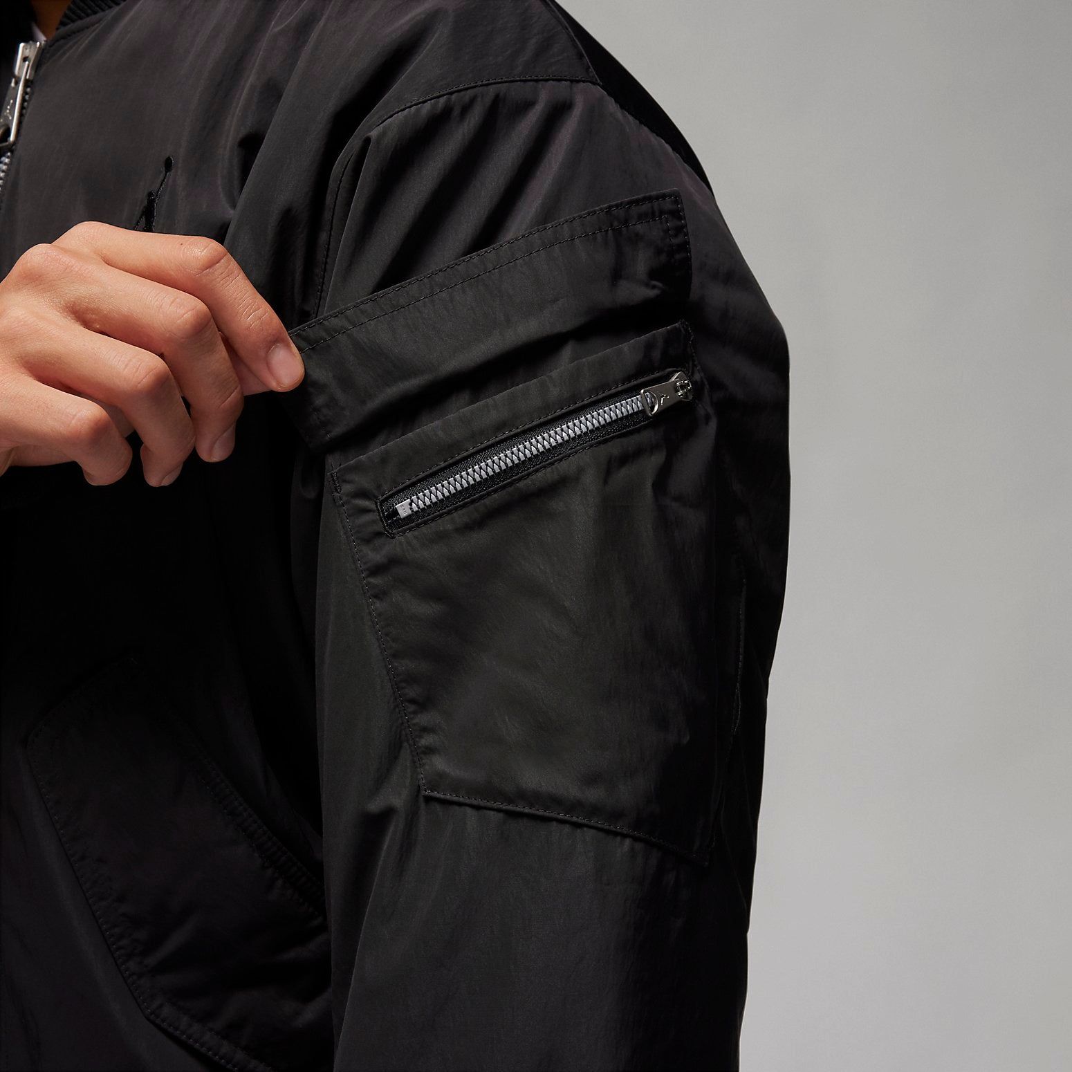 Air Jordan Essentials Renegade Jacket 'Black' FB7317-010 sold by KicksCrew product image thumbnail 3