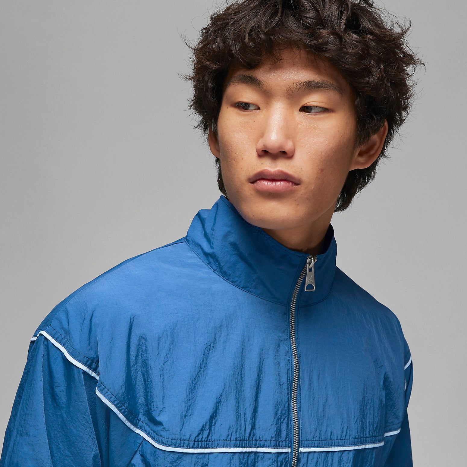Air Jordan Essential Statement Warm Up Jacket 'Blue' DV7625-485 sold by KicksCrew product image thumbnail 3