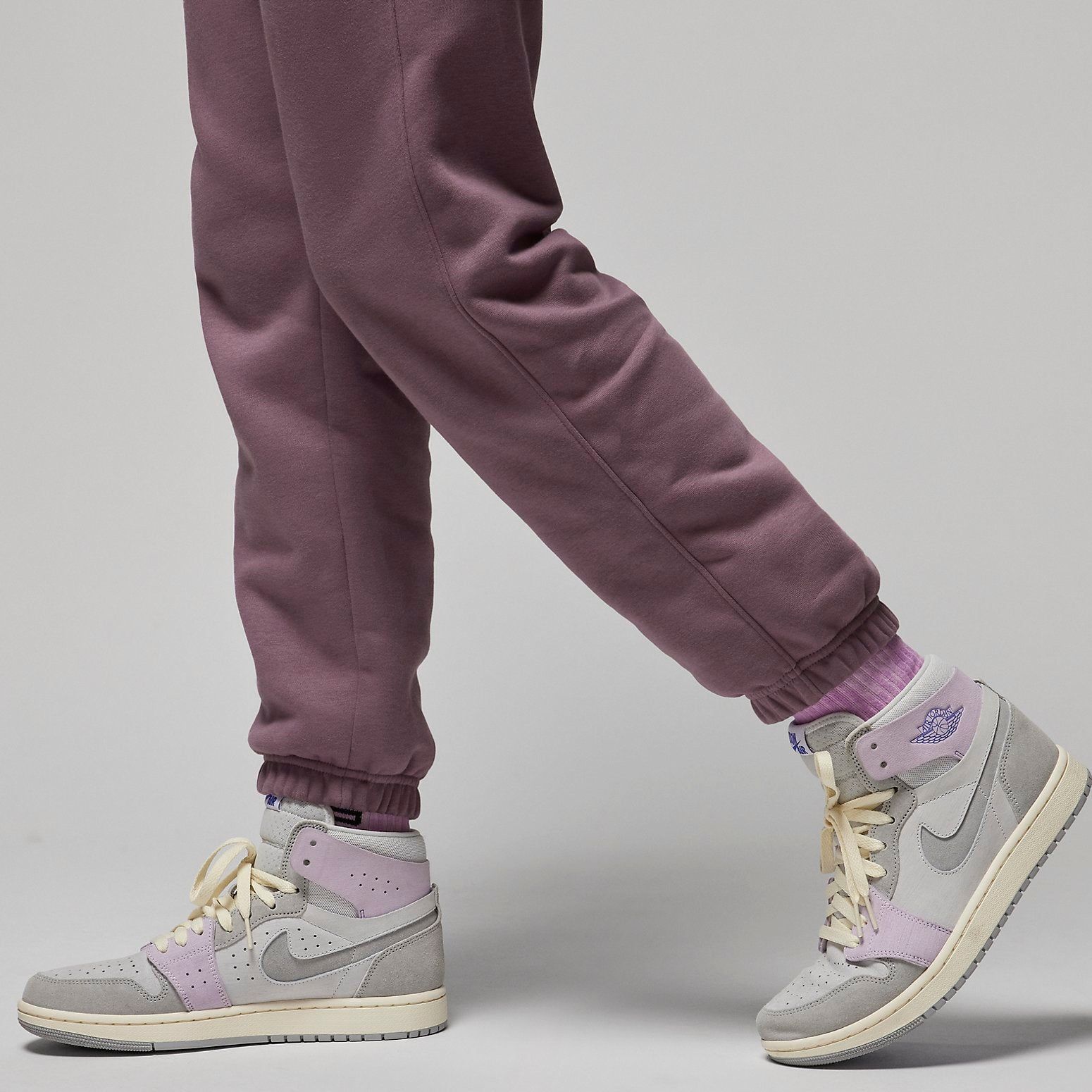 (WMNS) Air Jordan Brooklyn Fleece Pants 'Sky Purprle' FN4494-508 sold by KicksCrew product image thumbnail 3