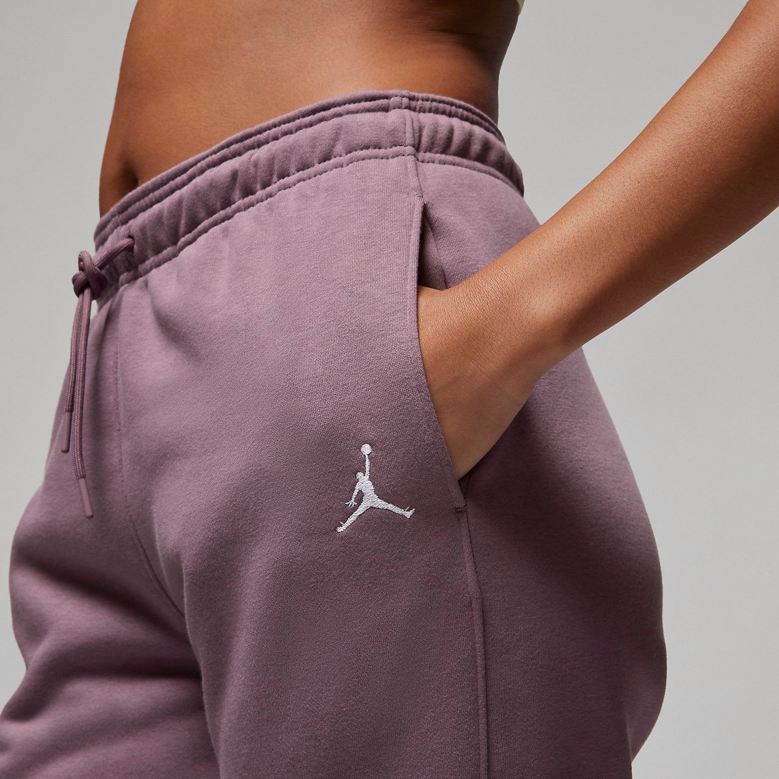(WMNS) Air Jordan Brooklyn Fleece Pants 'Sky Purprle' FN4494-508 sold by KicksCrew product image thumbnail 2