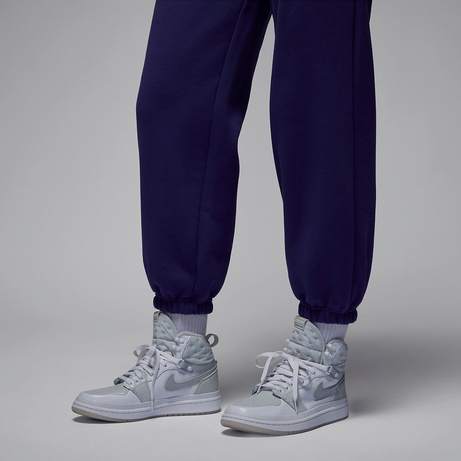 (WMNS) Air Jordan Flight Fleece Trousers 'Dark Purple' FB5114-502 sold by KicksCrew product image thumbnail 4