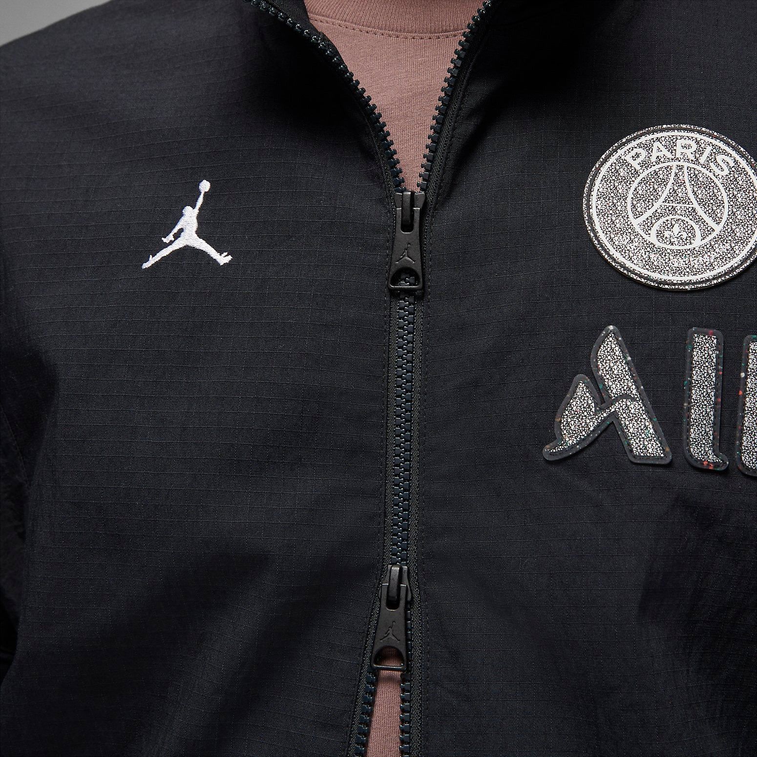 Air Jordan Paris Saint-Germain Anthem Jacket 'Black' DM3090-010 sold by KicksCrew product image thumbnail 4