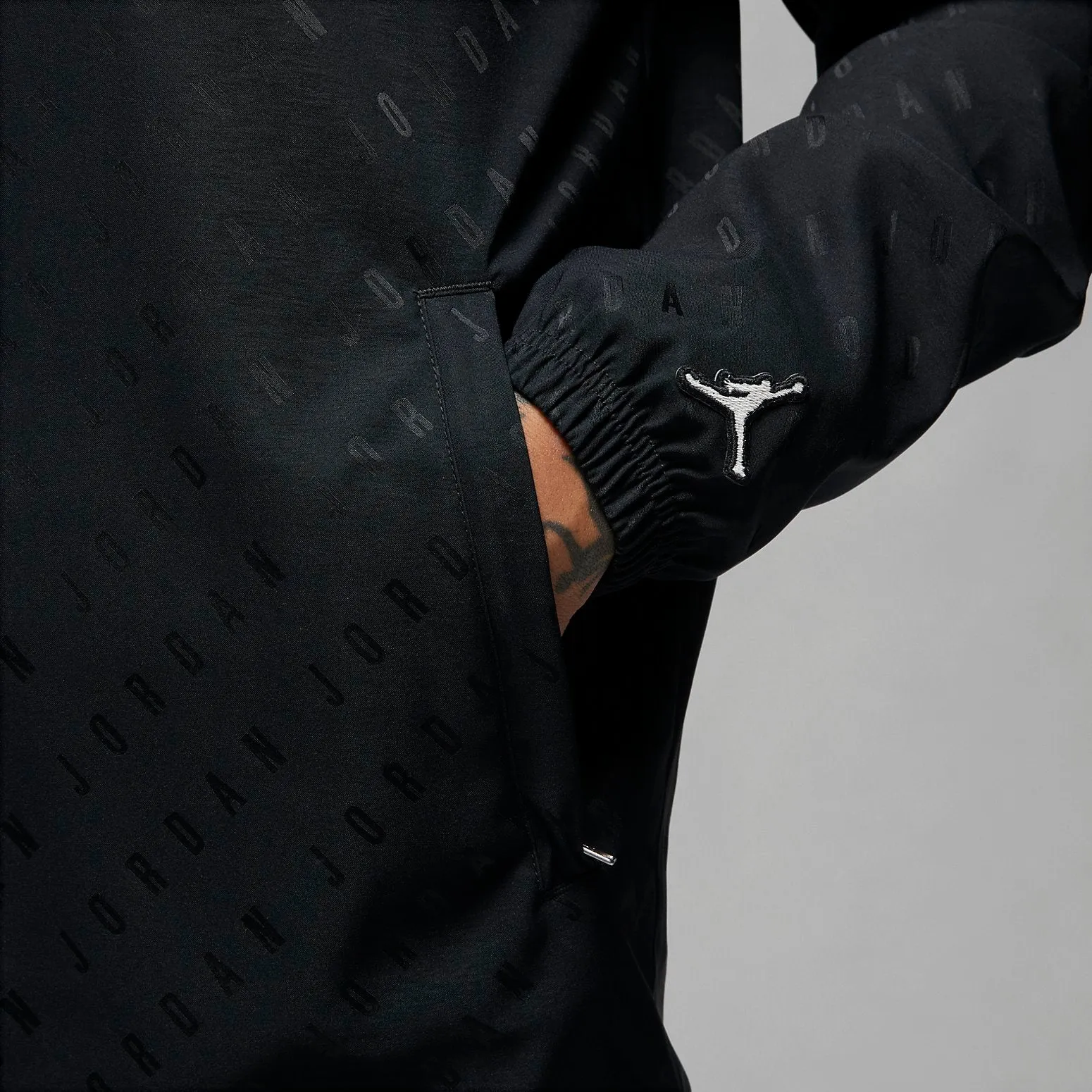 Air Jordan Essentials Coaches Jacket 'Black' DV7616-010 sold by KicksCrew product image thumbnail 3
