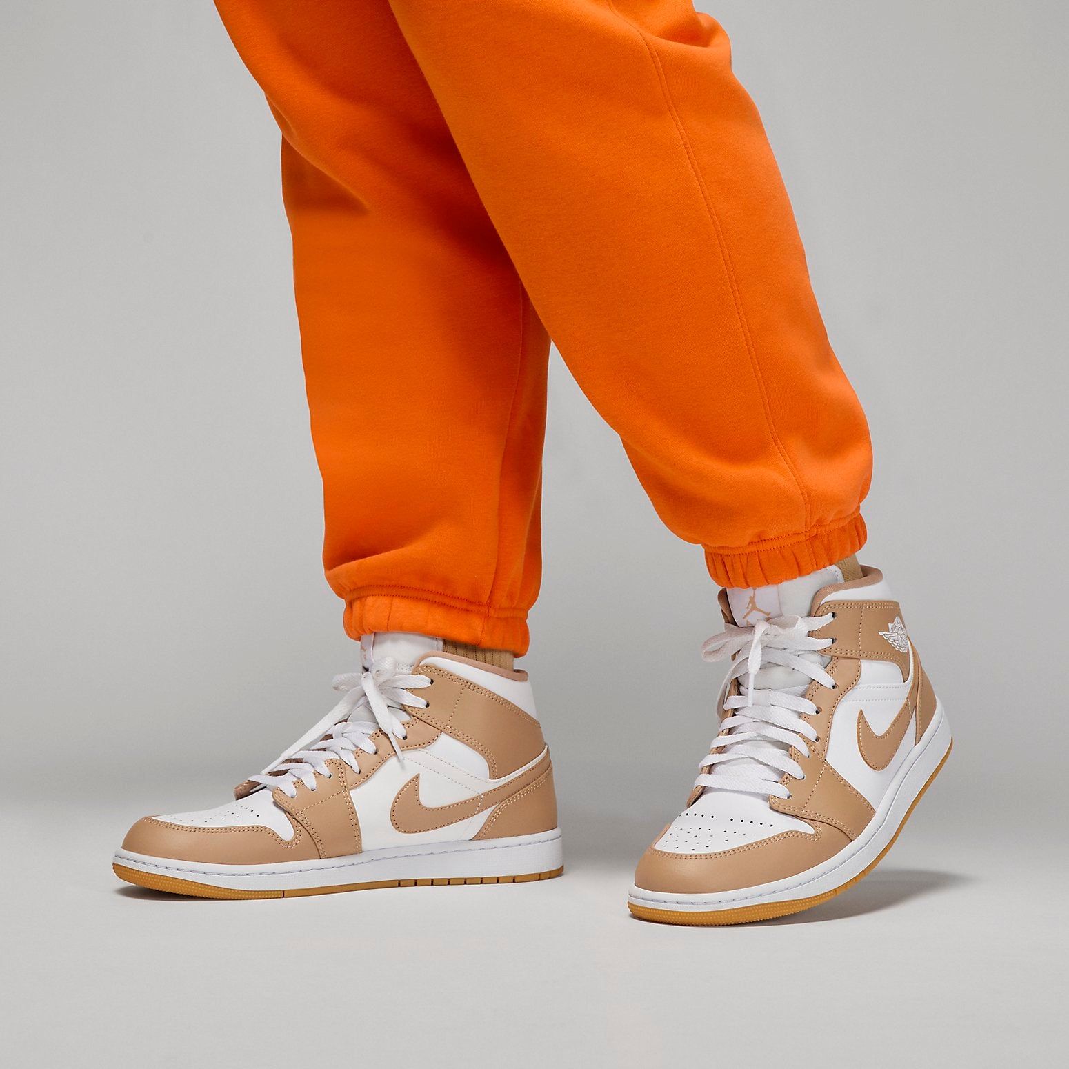 (WMNS) Air Jordan Brooklyn Fleece Pants 'Orange' DQ4480-847 sold by KicksCrew product image thumbnail 3