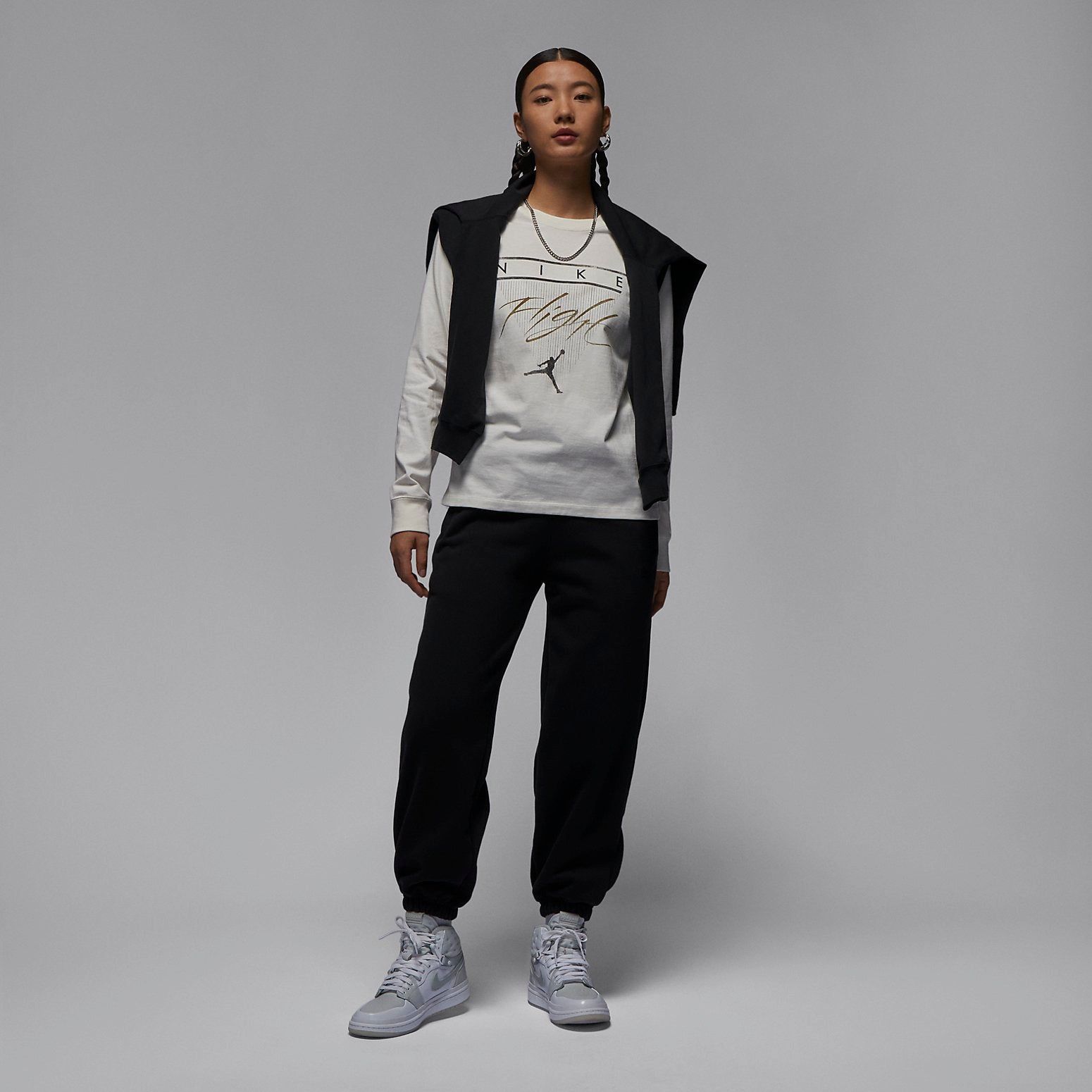 (WMNS) Air Jordan Long-Sleeve Graphic T-Shirt Asia Sizing 'Sail' FD7206-133 sold by KicksCrew product image thumbnail 5