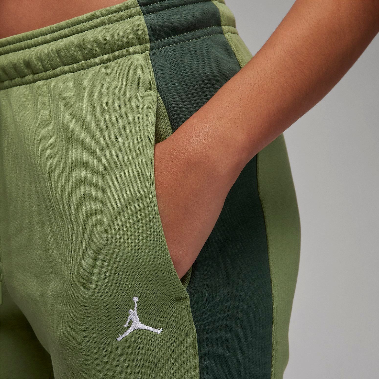 (WMNS) Air Jordan Brooklyn Fleece Pants 'Green' FB5171-340 sold by KicksCrew product image thumbnail 3