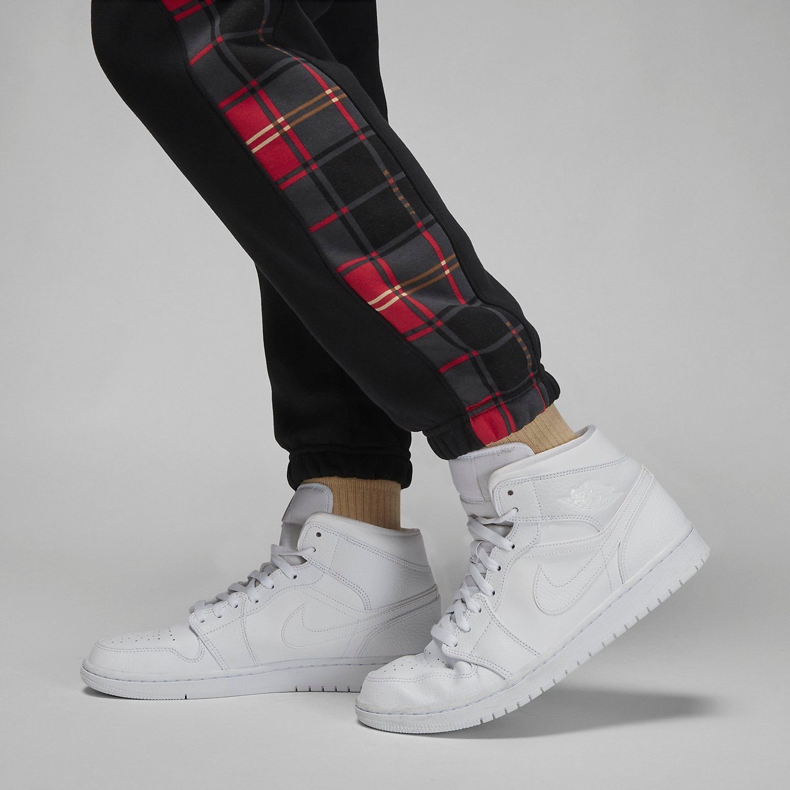 Air Jordan Brooklyn Fleece Pants 'Black' DX7463-010 sold by KicksCrew product image thumbnail 3