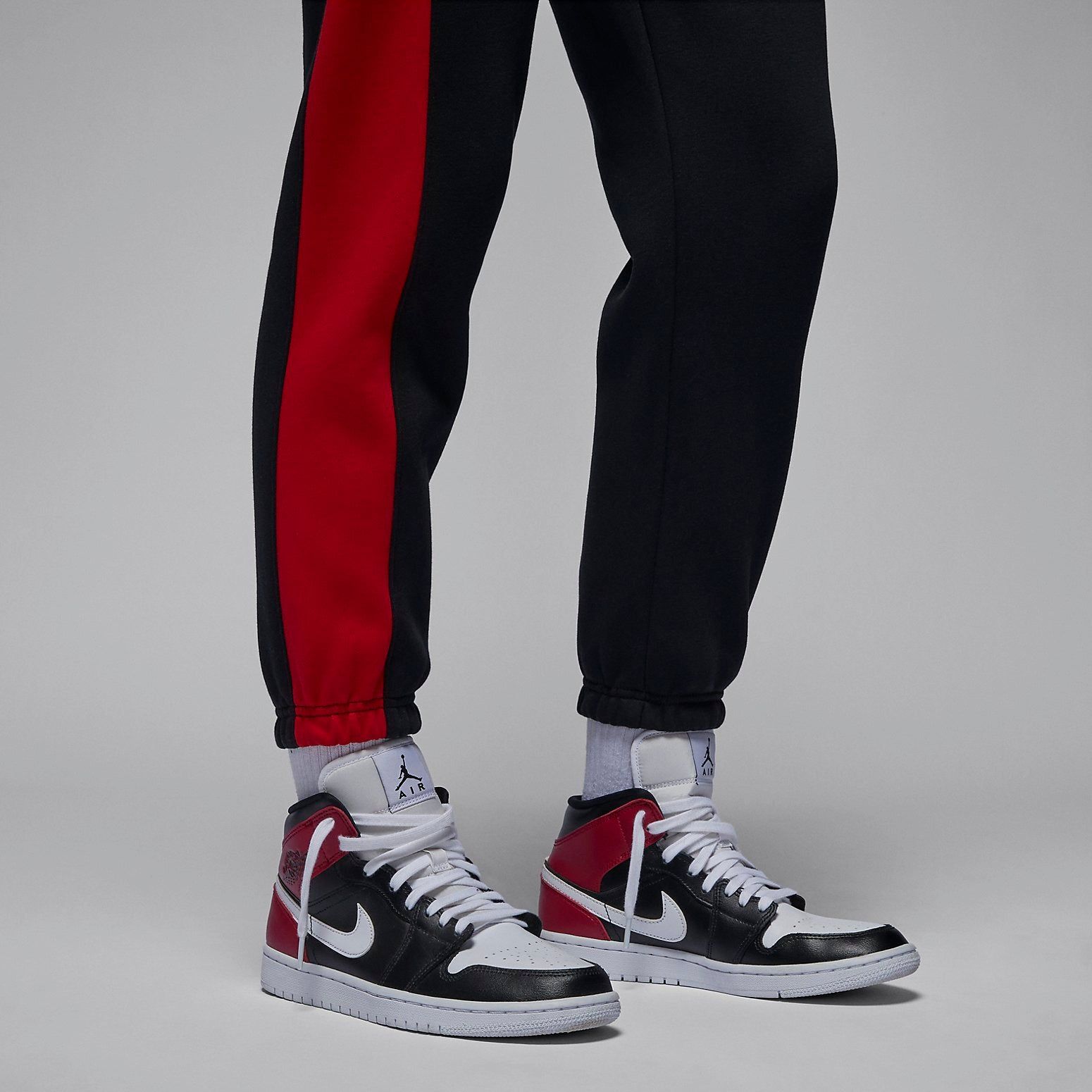 (WMNS) Air Jordan Brooklyn Fleece Pants 'Black' FB5172-010 sold by KicksCrew product image thumbnail 3