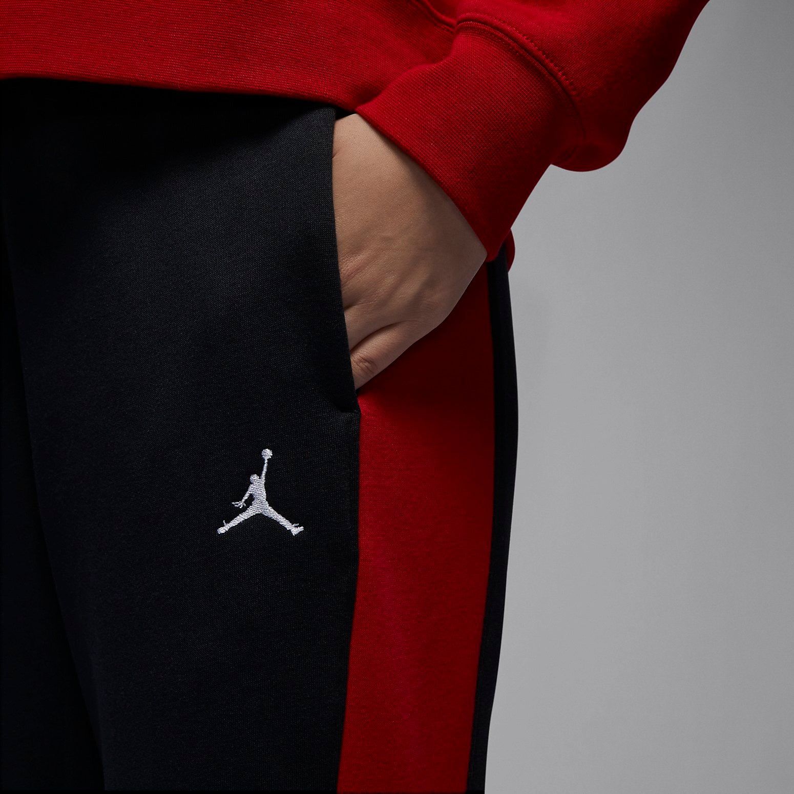 (WMNS) Air Jordan Brooklyn Fleece Pants 'Black' FB5172-010 sold by KicksCrew product image thumbnail 2