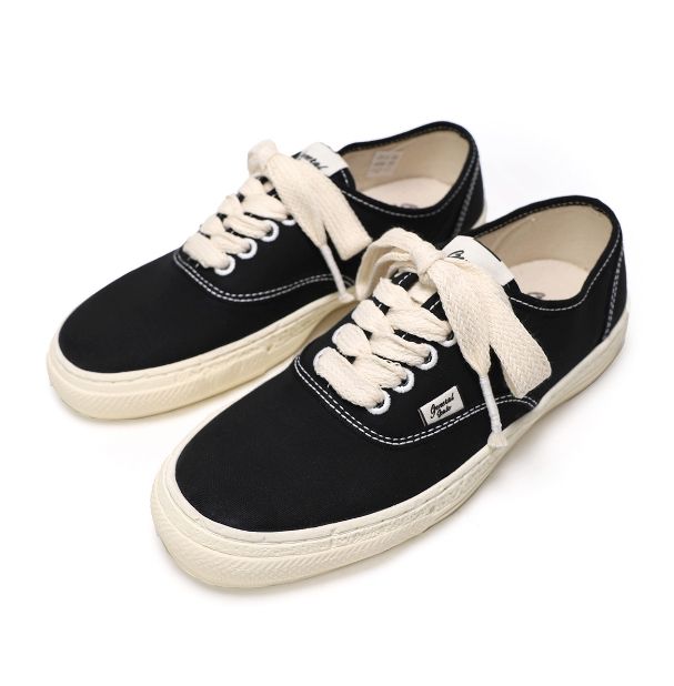 Maison MIHARA YASUHIRO PAST Sole 5 - Hole Low-top Sneaker 'Black' A06FW503-BLK sold by KicksCrew product image thumbnail 2