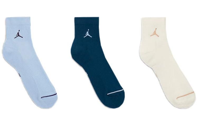 Air Jordan Everyday Ankle Socks DX9655-909 sold by KicksCrew product image thumbnail 2