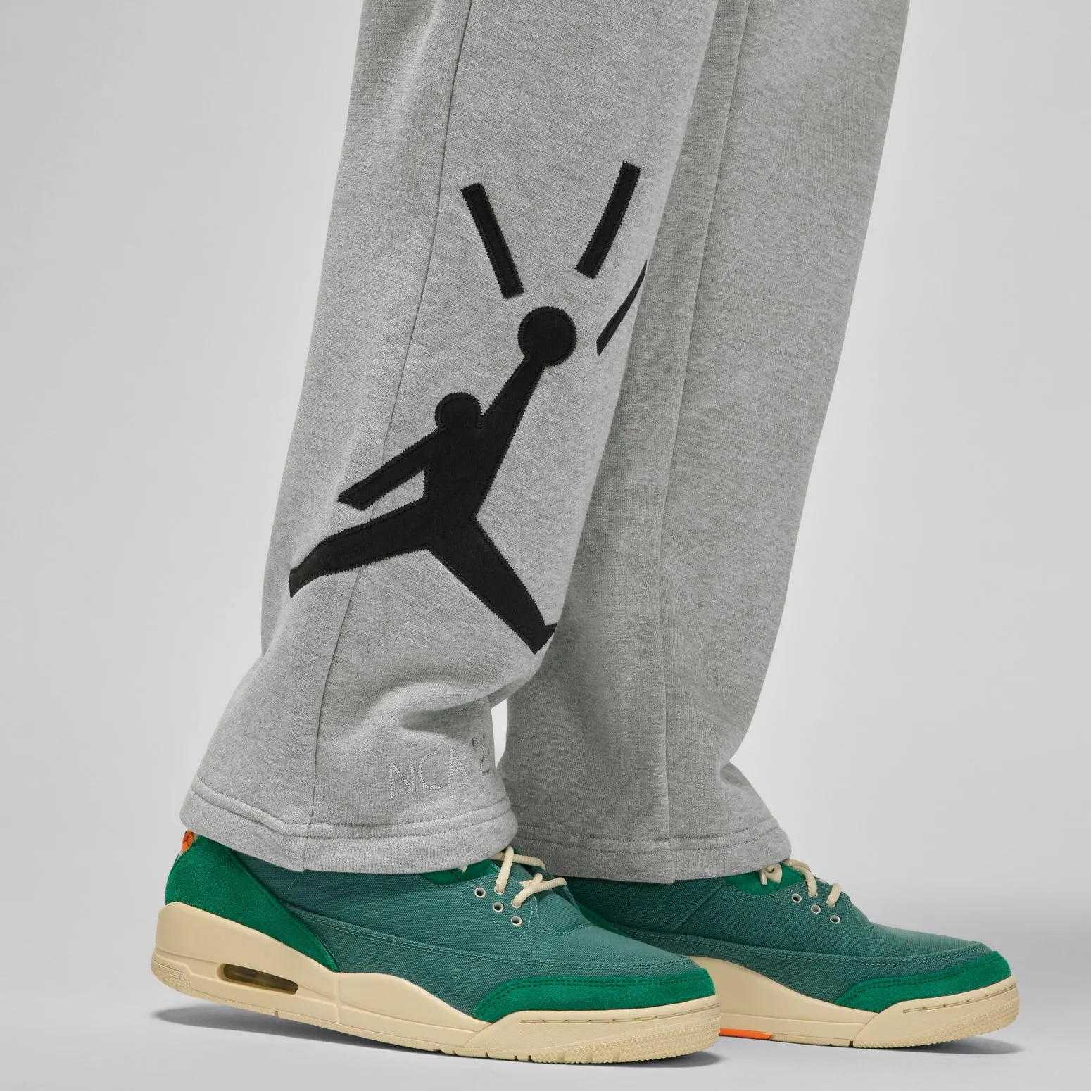 Air Jordan x Nina Chanel Abney Fleece Pants 'Grey Black' FZ7518-063 sold by KicksCrew product image thumbnail 4
