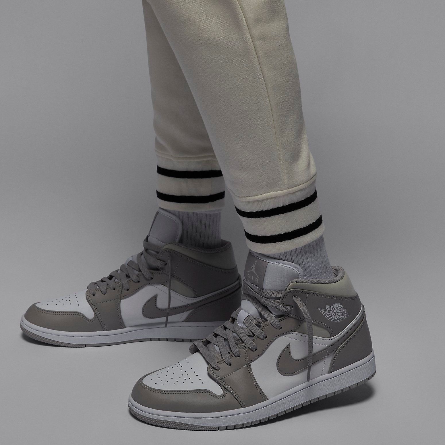 Air Jordan Essentials Fleece Winter Pants 'Grey' FD7859-133 sold by KicksCrew product image thumbnail 5