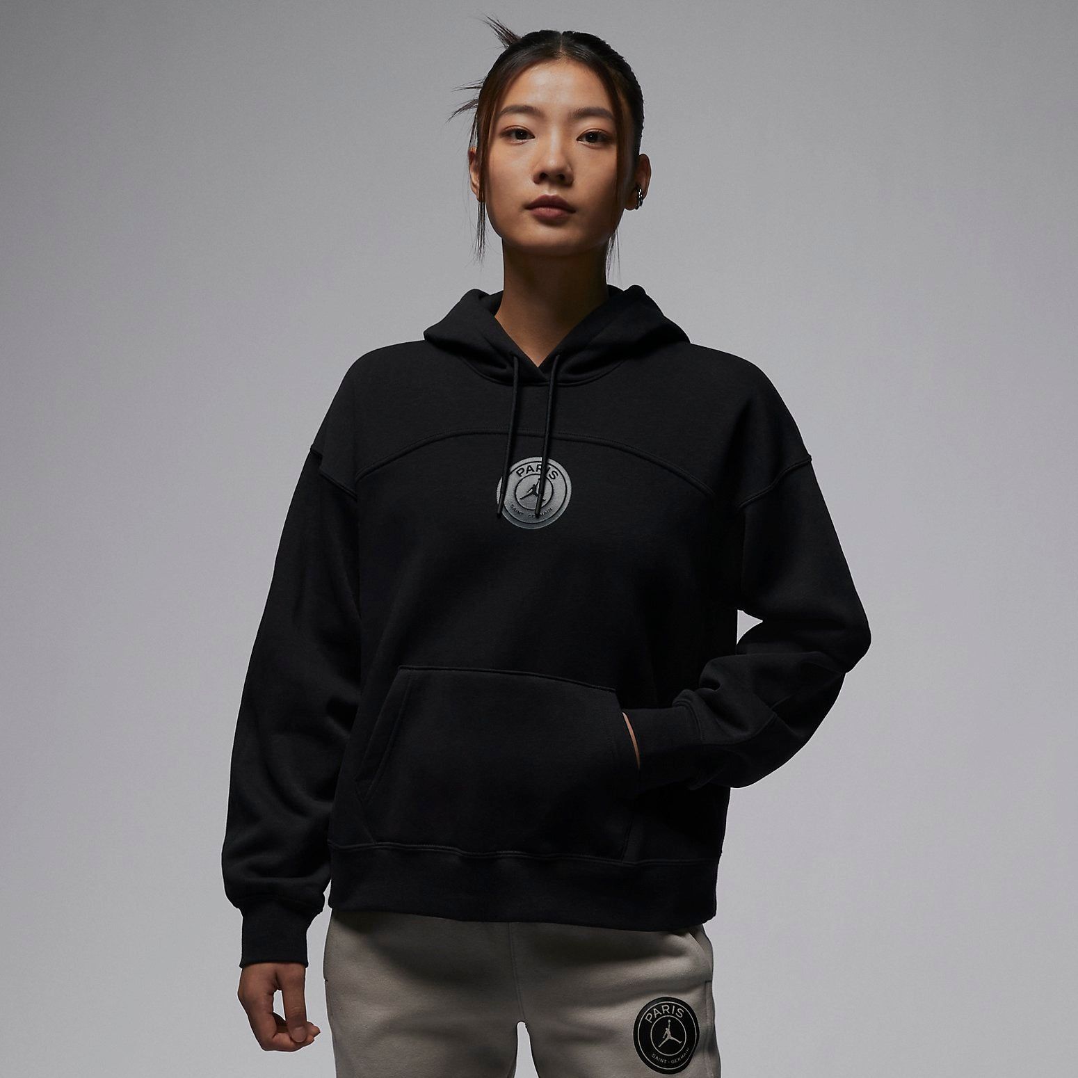 (WMNS) Air Jordan x Paris Saint-Germain Hoodie Asia Sizing 'Black' DZ3267-010 sold by KicksCrew product image thumbnail 2
