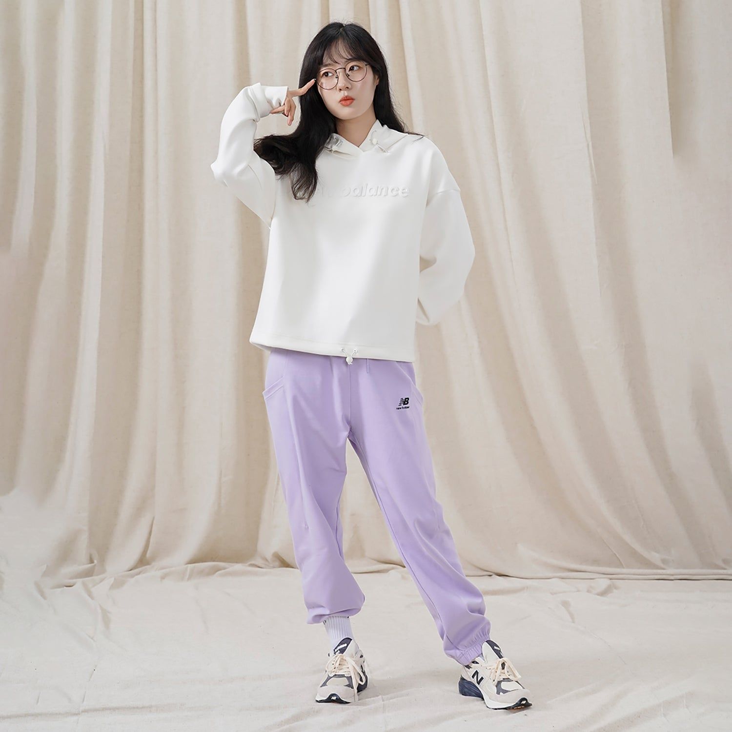 (WMNS) New Balance Casual Logo Hoodie 'White' 5CC39742-IV sold by KicksCrew product image thumbnail 3